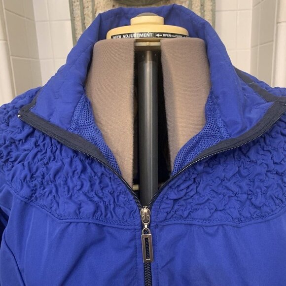 THREE HEARTS. Size XL. Lined Zip Front Jacket. Pucker Yoke Detailing. B59 - Picture 2 of 7